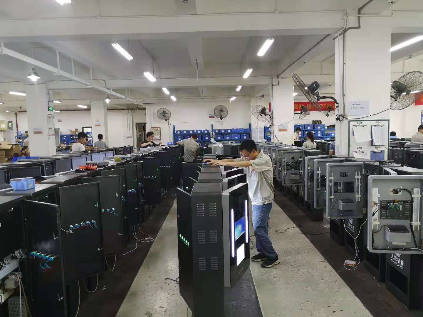 客戶至上，全力以赴——富士智能全力確保新疆人車證核驗(yàn)系統(tǒng)項(xiàng)目交付落地！